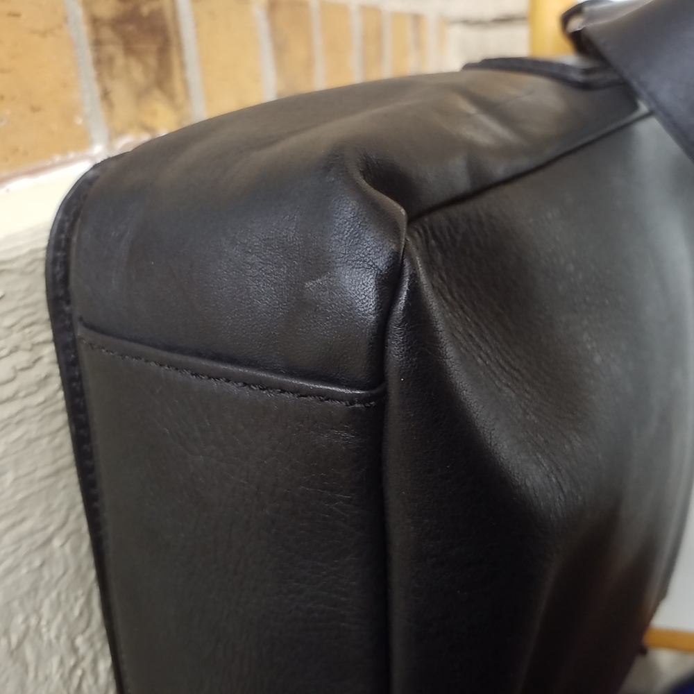 Men's Black Leather Crossbody Messenger Bag - Picture 9 of 9